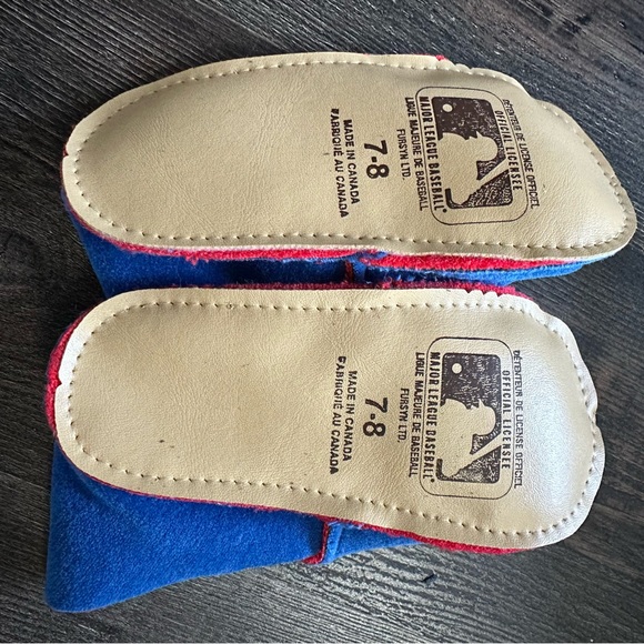 Soft, Lightweight Toronto Blue Jays Kids Slippers Size 7-8 NWOT - Picture 2 of 2